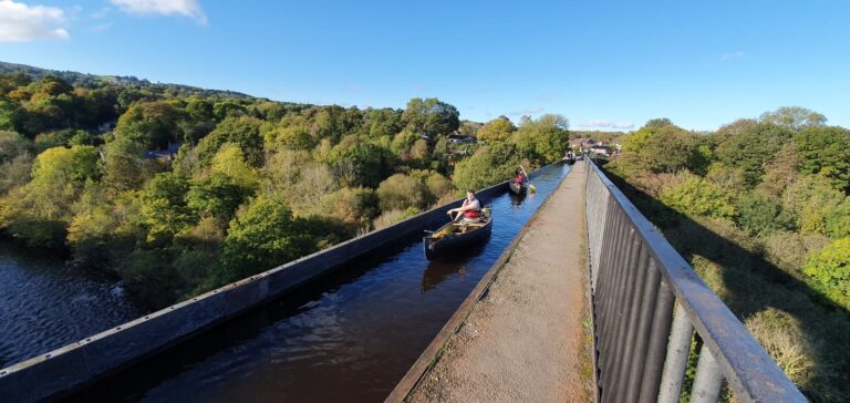 4 Canoe Aqueduct tour, with bearded men adventures